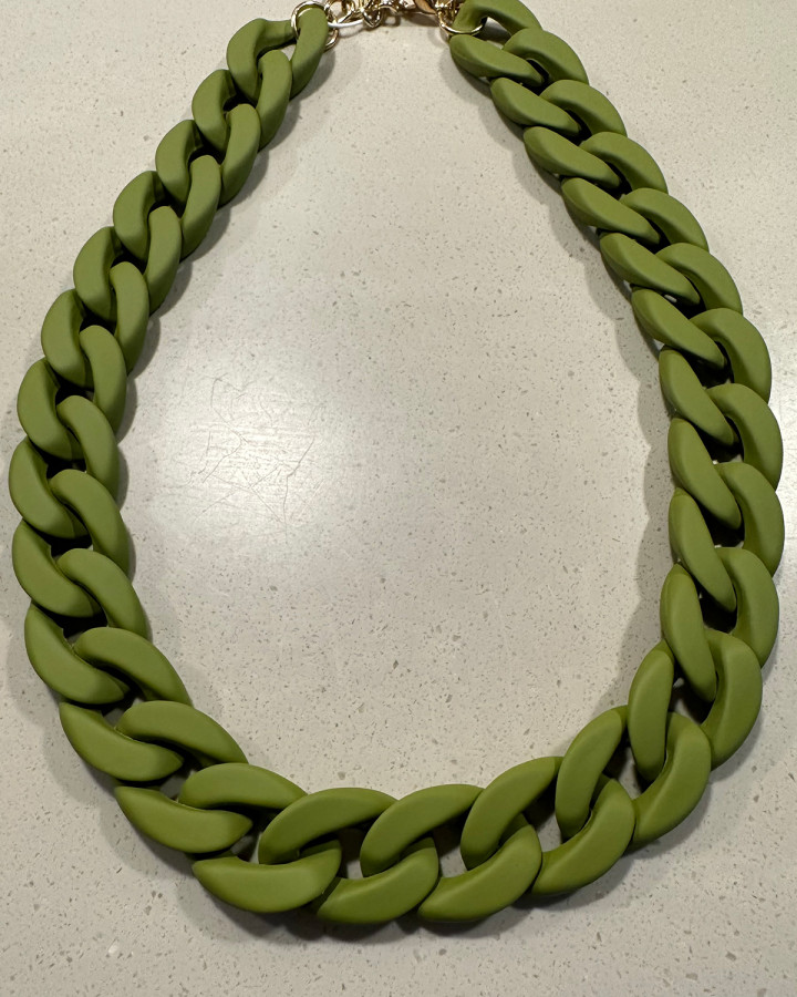 Halsband grön matt kedja från By Odahl
