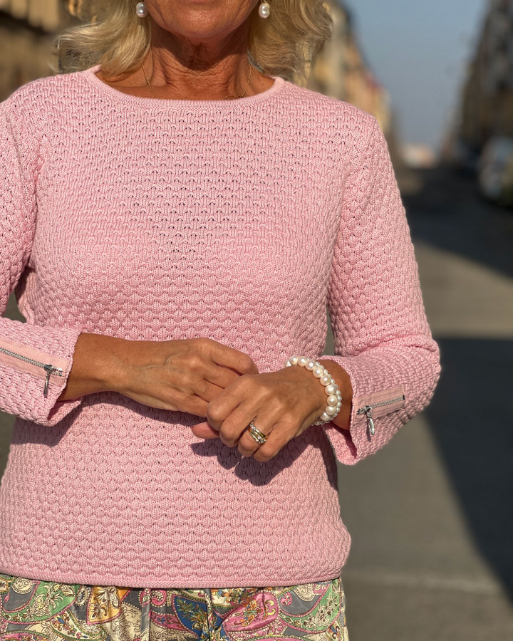Stickad tröja från Skovhuus i rosa